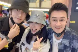 50岁钟丽缇被疑怀四胎，穿着宽松难掩小腹突出，曾被拍现身妇产科图片