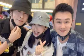 50岁钟丽缇被疑怀四胎，穿着宽松难掩小腹突出，曾被拍现身妇产科图片