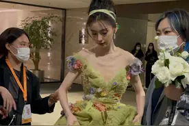 芭莎红毯：宋茜好惊喜、杨颖这次没得说，周笔畅和杨幂穿了个啥？图片
