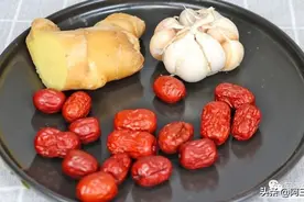 红枣不要直接吃了，加一个生姜一个大蒜，这样做比吃补药还厉害图片