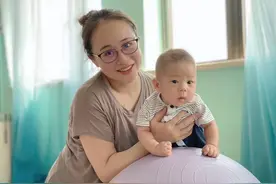 极其珍贵的亲子瑜伽点滴瞬间图片