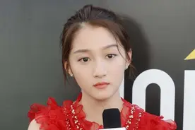 关晓彤问贾玲：为何找张小斐不找我？贾玲回了什么显出高情商？图片