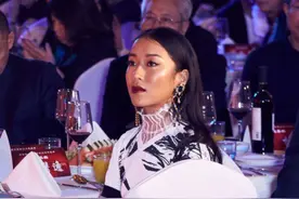 有种“整容”叫吉克隽逸卸妆，素颜后判若两人，网友：为啥要扮黑图片