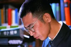 同样痴迷数学，为何陈景润成为数学家，刘汉清却只能靠低保度日图片