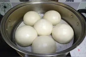 蒸馒头别只加酵母，多加三味料，30分钟发满盆，暄软好吃有嚼劲图片