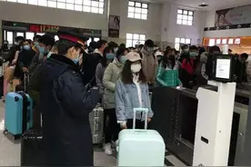 正月十六，汉中火车站迎来返程客流高峰图片