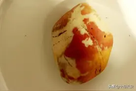 我是一颗小小的石头，深深地埋在网格之中图片
