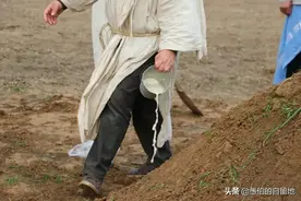 乡村纪实：父亲葬礼之后的疯狂图片