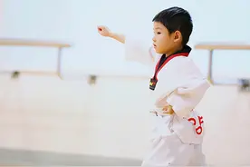 孩子未满四周岁，这几项运动一定少接触，影响发育还长不高图片