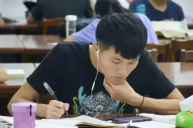 月薪几千的公务员，对比月薪几万的私企会怎么选？聪明人都这样做图片