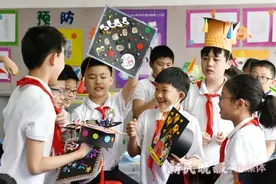 自制毕业帽 我们告别小学图片