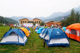 河北保定大山深处的仙境，鸡鸣闻四县，花开两省香，有华北第一漂图片
