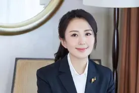 她在大红大紫的时候意外怀孕，力排众议生下孩子，但孩子生父成谜图片