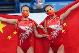 “蹦”出来的奥运金银牌！蹦床姐妹花一身凤凰体操服，惊艳了世界图片