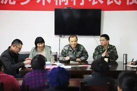 四川省蓬溪县人武部：深入贫困村促进学校教育  帮扶贫困户提高生活水平图片
