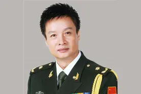 那一身绿军装图片