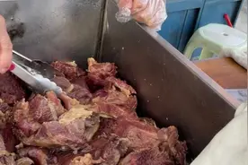 山东大姐卖黄牛肉，一斤75元，日卖两三百斤，买好车，住大宅图片