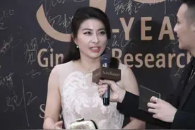 38岁郭晶晶身材真丰满！穿一袭紧致裙秀曲线，完全不像仨孩儿妈图片
