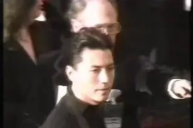 出生就被抛弃的好莱坞巨星，至今独身又性格怪癖的亚洲第一美男图片