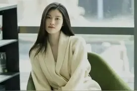 同样是国际超模，一个被假富二代欺骗，一个嫁入豪门并上福布斯榜图片