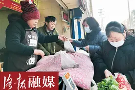 洛阳这里有个“烤红薯大王”，每天工作16个小时，日卖上千斤图片