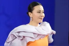 明星造型“尴尬史”：有人像荷包蛋，有人丑似女巫，有人老10岁图片