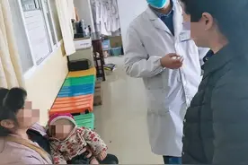 襁褓中宝宝头部受伤，法院干警紧急驱车送医院！转危为安！图片