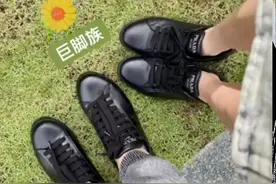 艾伦再次晒与陈乔恩穿情侣鞋，不忘调侃女方脚大，毫无求生欲图片