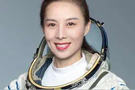 中国第一位太空行走女航天员王亚平：巾帼不让须眉！真正的女神图片