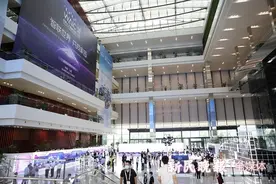 2020世界人工智能大会｜记者在现场：AI时代，看机器人七十二变图片