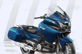 99980元，CFMOTO 1250TR-G 双色上市图片