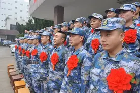 中国新兵入伍前，为什么必须主动注销户口？国家想的果然很周全图片