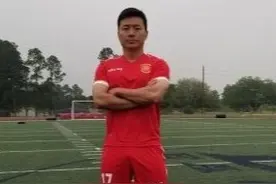 能拿手术刀也能踢出有威胁的球，今年长江杯足球赛里有群“勇士”图片