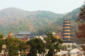 镇海区因放生而修建的禅寺旁，山也美、水也美，原来是文种的故乡图片