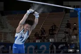 没桥本大辉好命！日本单杠选手两度出现重大失误，仅得12.333分图片