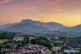 航拍：变身为4A景区的高速服务区，乐山夹江天福茶园图片