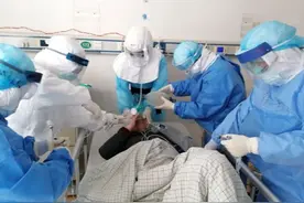 男儿有泪不轻弹，浙江援汉医疗队ICU主任却哭成了泪人…图片