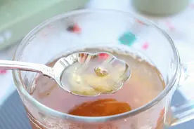 它是“天然褪黑素”，早晚喝一些，皮肤嫩白，好睡眠不请自来图片