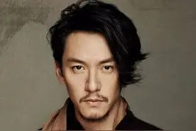 又一男神颜值崩塌？张震近照被指不敢认，变胡子大叔撞脸雪村图片