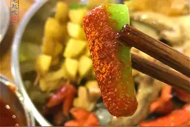 成都水碾河的“明星小吃”！老字号的街头美食，甜辣又香浓图片