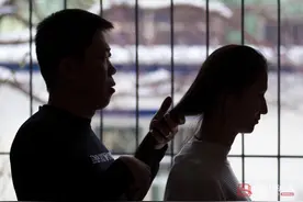 盲女创按摩中心，开养生店，做主持，她凭的什么把黑暗变得有光？图片