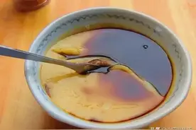 客家特色小吃“味酵粄”，嫩滑爽口，加上甜甜的红味汁，非常好吃图片
