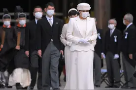 日本皇室穿衣规矩多，86岁美智子造型多年不出错，曾是国民偶像图片