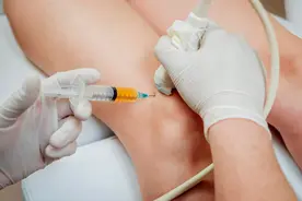 如果您膝盖疼，医生建议注射玻璃酸钠，但您有诸多疑惑！请看此文图片