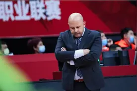 领到7次犯规，才被罚下场，CBA本赛季以来第一个图片