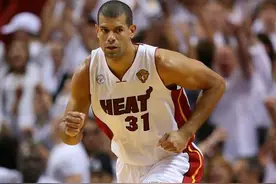 正式达成！詹姆斯两冠帮手正式签约，巴蒂尔重返NBA图片