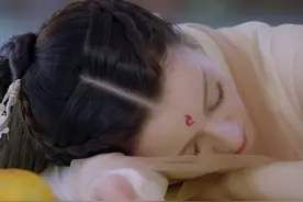 杨幂娜扎睫毛能扇风！淡妆也一样迷人，学会这招你也能成为睫毛精图片