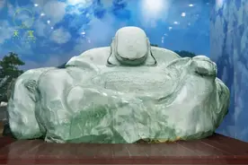 世界最大翡翠玉雕佛出自蚌埠大师之手图片