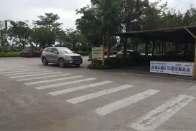 游山玩水，交朋结友，乐在其中图片