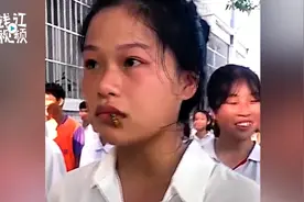 看着都怕！女生军训被马蜂爬嘴一动不动 教官称：驱赶可能会被蜇视频封面